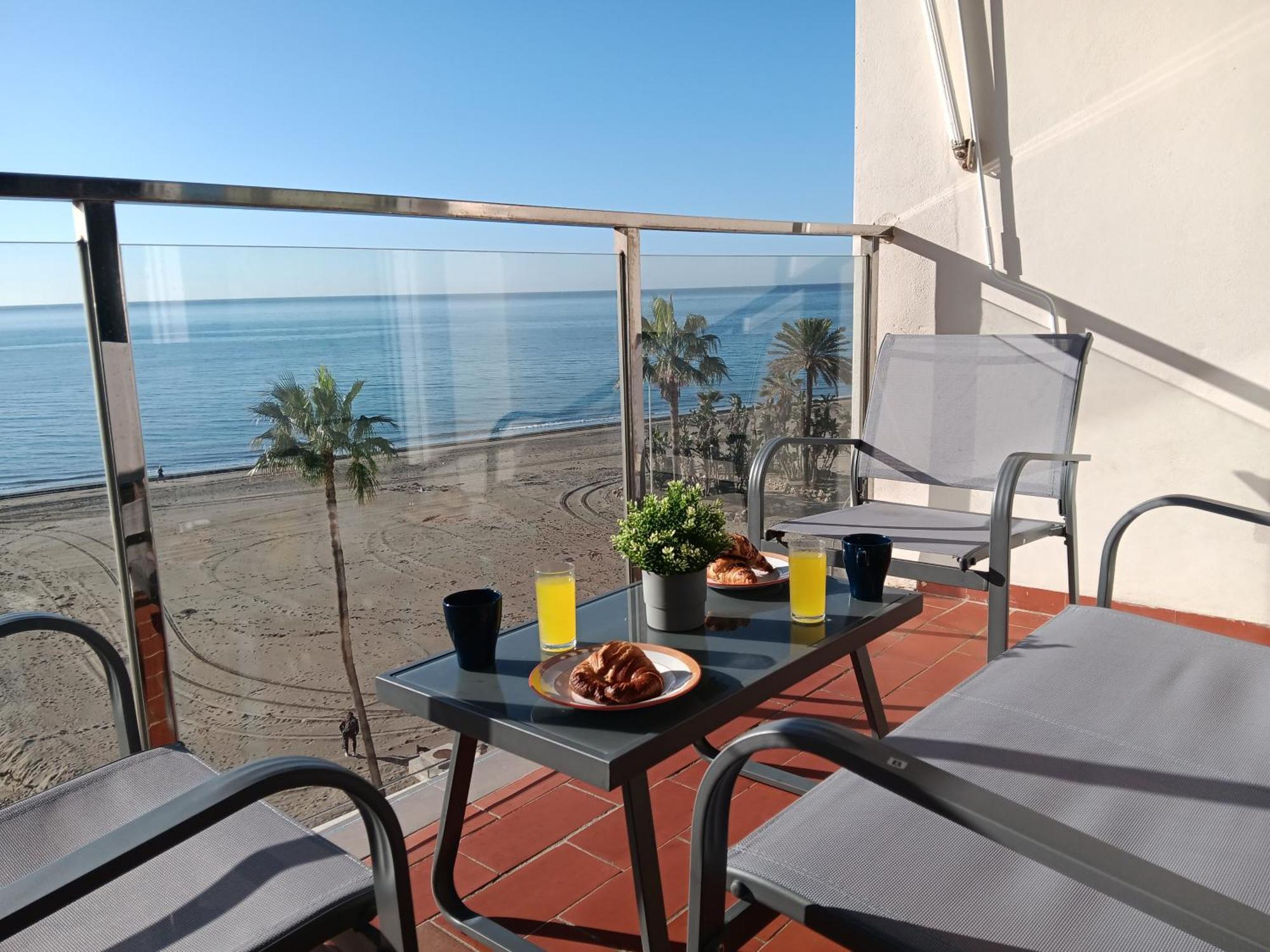 Alojamiento Iberia Playa Εστεπόνα Εξωτερικό φωτογραφία